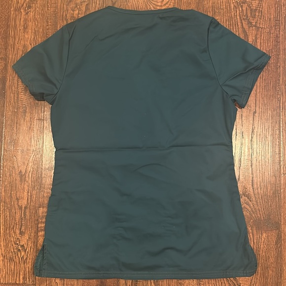 4 women scrub tops - Picture 11 of 14